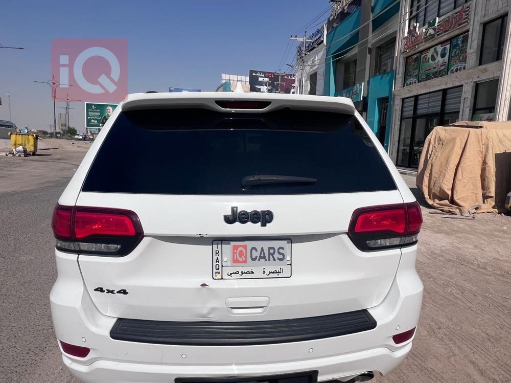 جیپ گراند شیرۆکی